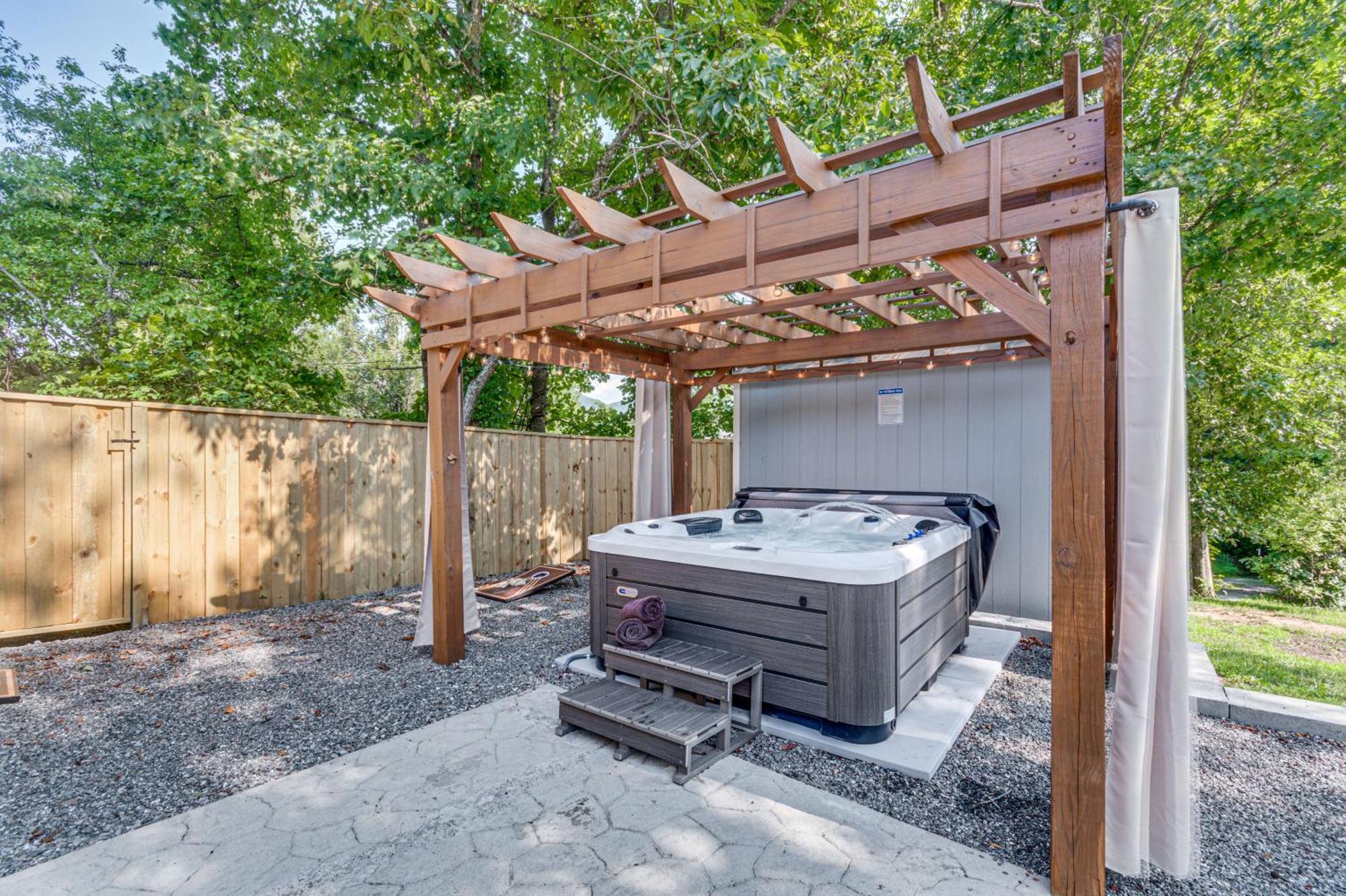 Cozy Cottage With Hot Tub Less Than 4 Mi To Black Mountain! Swannanoa Dış mekan fotoğraf